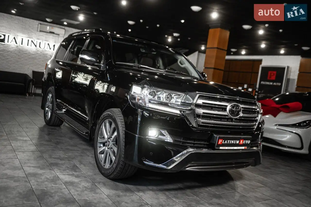 Toyota Land Cruiser 2018 200 (2nd FL) • 4.5D AT (249 к.с.) AWD • Premium
